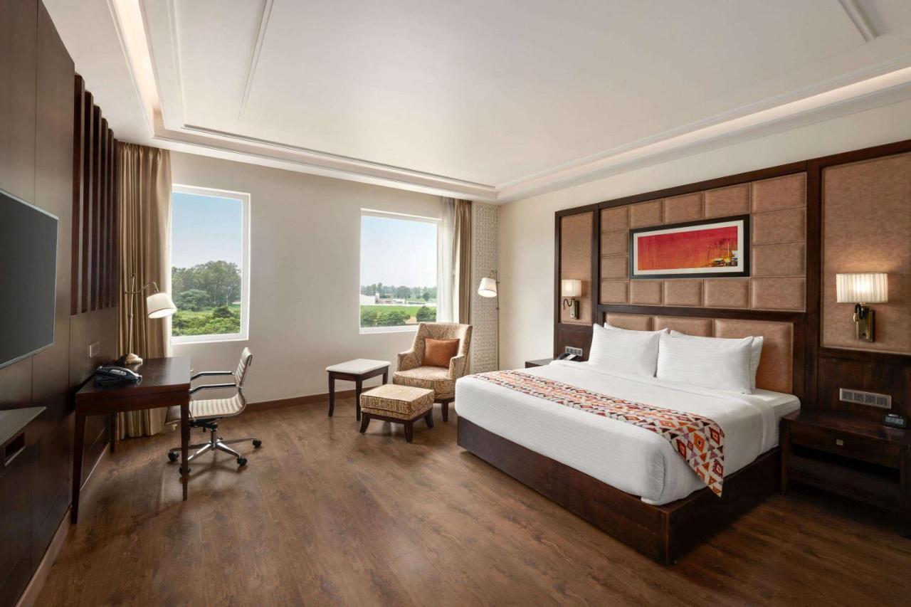 Ramada By Wyndham होटल 4*
